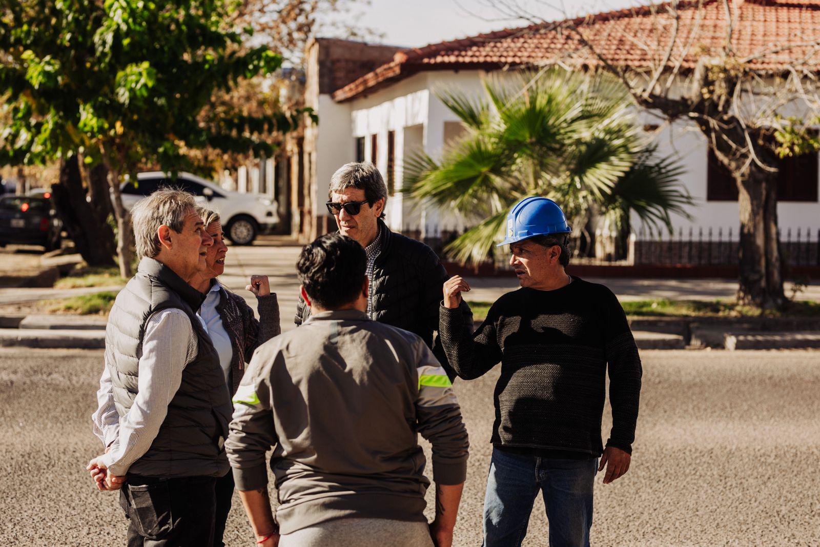 OMAR FÉLIX SUPERVISÓ LA COLOCACIÓN DE NUEVAS LUCES LED Y ANTICIPÓ MÁS INVERSIONES